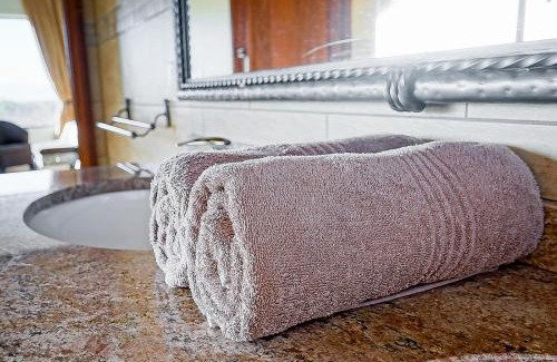 Leeupoort House | Zebula 8 Bedroom Lodge – IV1