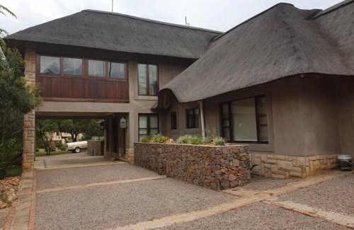 Leeupoort Villa | Zebula Golf and Wildlife Estate - Toktokkie Knocking Pax 20 - Moi Signature Luxury villa