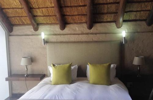 Leeupoort Villa | Zebula Golf and Wildlife Estate - Moi Signature Exclusive Leisure Villas