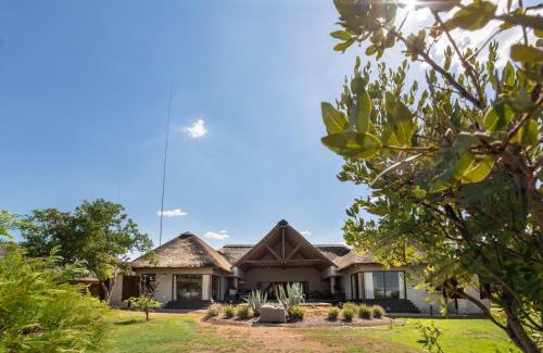 Leeupoort House | Zebula - HT1 - 5 Bedroom Holiday Home