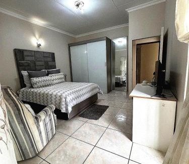 Vereeniging House | Zee guesthouse