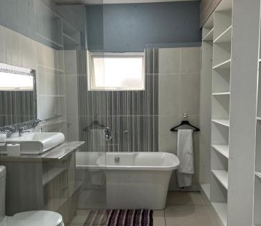 Vereeniging House | Zee guesthouse