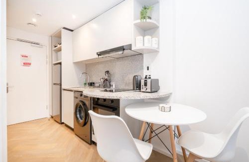 Foreshore Apartment | Zeeland Pier - Stylish Studio Near CTICC - Prime Location