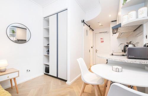 Foreshore Apartment | Zeeland Pier - Stylish Studio Near CTICC - Prime Location