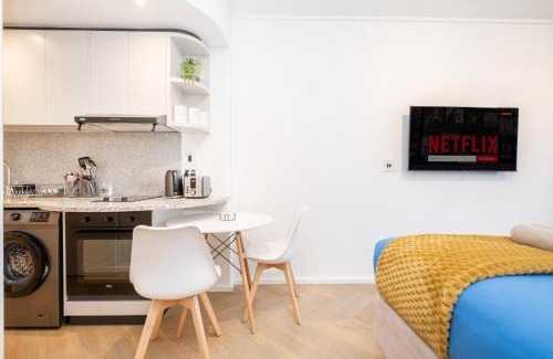 Foreshore Apartment | Zeeland Pier - Stylish Studio Near CTICC - Prime Location