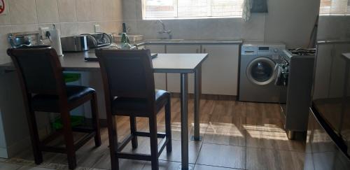 Kleinbaai Apartment | Zeezicht Oceanfront with a beautiful seaview