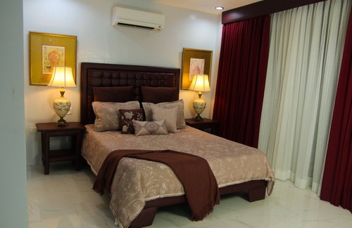 Roxas City House | Zeller Court Apartelle
