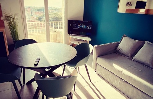 Les Arenes Apartment | Zen Apartment - Unobstructed view, walking distance to the beach, air conditioning, Wi-Fi & parking