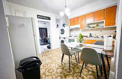 Ville-Emard Apartment | Zen & Artistic apartment n15 min from Downtown by transit nNear Attractions