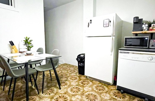 Ville-Emard Apartment | Zen & Artistic apartment n15 min from Downtown by transit nNear Attractions