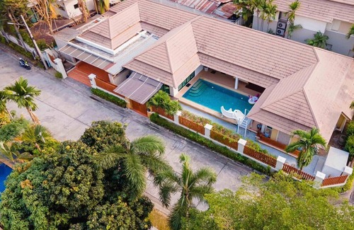 Central Pattaya Villa | Zen by Nacha ,near pattaya beach 5 min ,Airport pick-up service,cozy villa