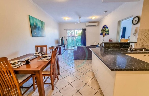 Cullen Bay Apartment | Zen City Balcony ~ Outdoor Dining ~ Mindal Markets