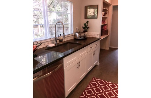Beaumont - Wilshire Cottage | Zen Cottage in Close In NE Alberta Arts Area, Sleeps 2 Private and Sanitized!