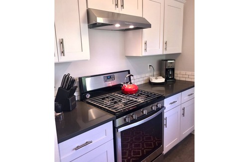 Beaumont - Wilshire Cottage | Zen Cottage in Close In NE Alberta Arts Area, Sleeps 2 Private and Sanitized!