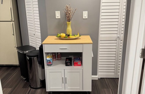 Belleville Apartment | Zen Den Retreat - Private Apt Peace privacy yet close enough to the heart of all