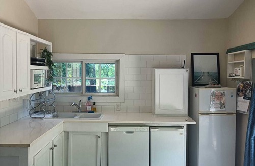 Savannah Cottage | Zen Eden 1-bedroom in Savannah with WiFi, AC, close to beach and shopping