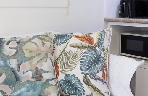 Boondall House | Zen Garden - 2 Bedroom Tiny Home (Free Parking)