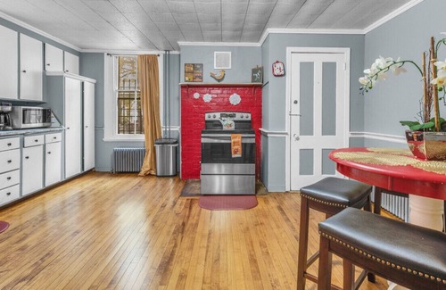 Hartford House | Zen Historic Manor Hartford CT - Perfect for Hospital Visits - Spacious - Free Parking + Wifi