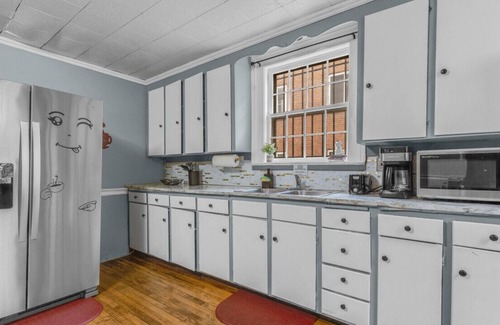 Hartford House | Zen Historic Manor Hartford CT - Perfect for Hospital Visits - Spacious - Free Parking + Wifi