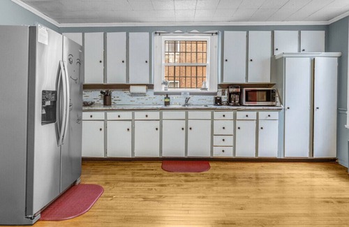 Hartford House | Zen Historic Manor Hartford CT - Perfect for Hospital Visits - Spacious - Free Parking + Wifi