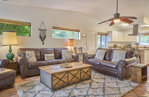 Oak Creek House | Zen-Hot Tub,Cold Plunge,Infrared Sauna,Red Light Therapy,Yoga