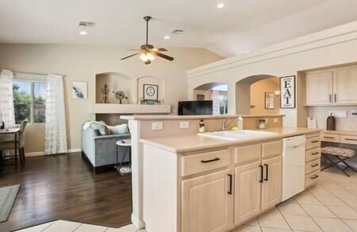 MacDonald Ranch House | Zen House - Newly Remodeled 3BR + Den with Pool