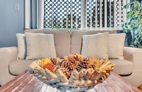Loomis Cottage | Zen Influenced Cottage in DT Loomis with Complimentary Wine!