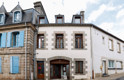 Pontivy Apartment | Zen Love Room with Infrared Sauna & Jacuzzi Bath – A Romantic Escape for Two