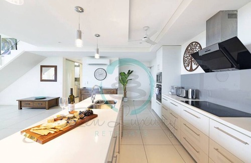 Darwin City Centre Condo | ZEN LUXURY 2-STORY Penthouse Mindal View