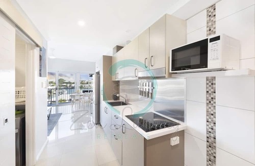 Cullen Bay Apartment | Zen Marina: Bayview ~ Balcony ~ Executive Suite