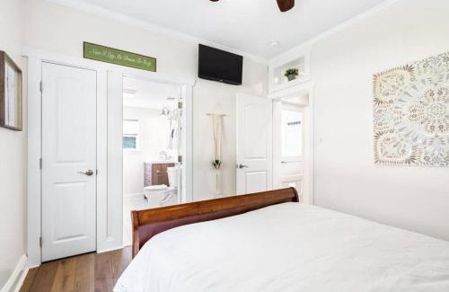 Smithsburg House | Zen Mountainside Retreat - Spa & Amazing Views! Hot tub, Fire pit & Decks