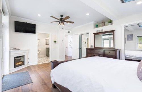 Smithsburg House | Zen Mountainside Retreat - Spa & Amazing Views! Hot tub, Fire pit & Decks