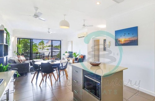 Nightcliff Apartment | Zen Nomad: Balcony ~ Outdoor Dining ~ Markets