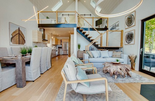 LaHave House | Zen Oceanfront Chalet- Hot Tub & Sauna - Private