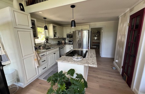 Bradford Cabin | Zen Retreat Cabin – A Tranquil Escape Minutes from Lakes & Mountains, 3bd/1.5bth