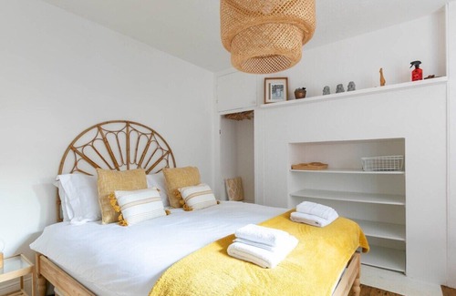 Cliftonville Condo | Zen Spa Apartment ~ Soaking Bath & Shower for 2