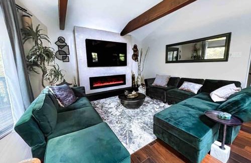 Blakeslee Ski Chalet | Zen Spa Oasis Retreat Sauna/Hotub/Firepit/Fun/Gameroom
