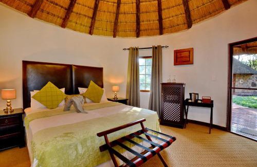 Vaalwater Cabin | Zenara Lodge 1