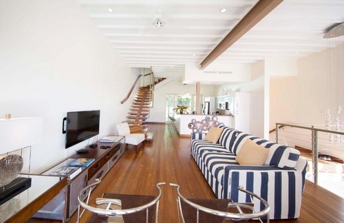 Halcyon Heights Apartment | Zenbreak Hillside Loft 5