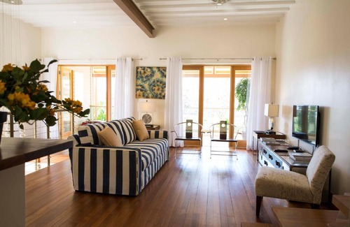 Halcyon Heights Apartment | Zenbreak Hillside Loft 5