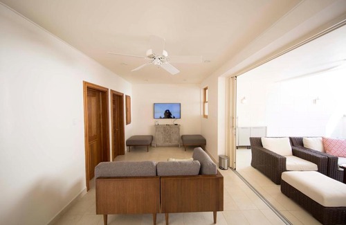 Halcyon Heights Apartment | Zenbreak Hillside Loft 5