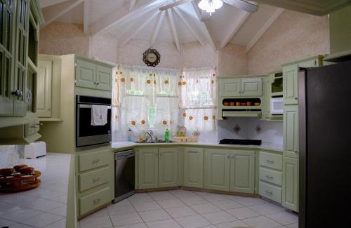 Holder's Hill House | ZenBreak Marzalea Villa 3bd
