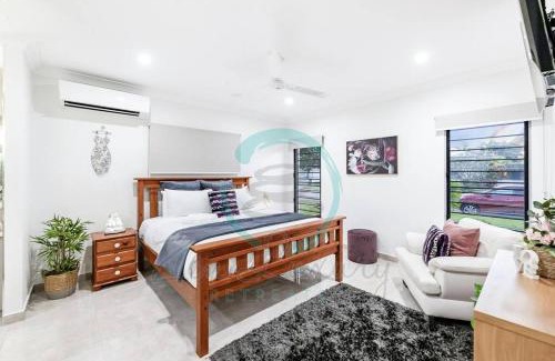 Muirhead Apartment | Zenhouse: 4BR Stylish Work/Family Home in Muirhead