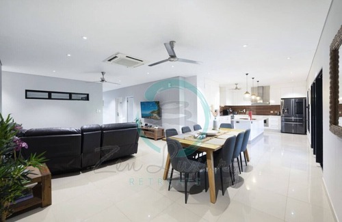 Johnston House | Zenhouse (Lind) Private Pool ~ Bar ~ Pets OK
