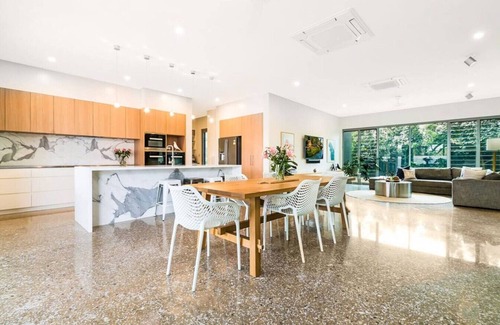 Fannie Bay Villa | Zenhouse - Luxury 5-BR Holiday Home + Pool + BBQ