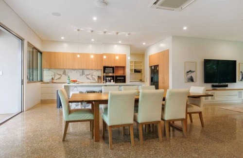 Fannie Bay Villa | Zenhouse - Luxury 5-BR Holiday Home + Pool + BBQ