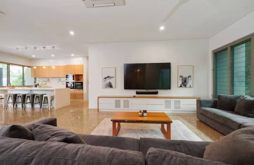 Fannie Bay Villa | Zenhouse - Luxury 5-BR Holiday Home + Pool + BBQ