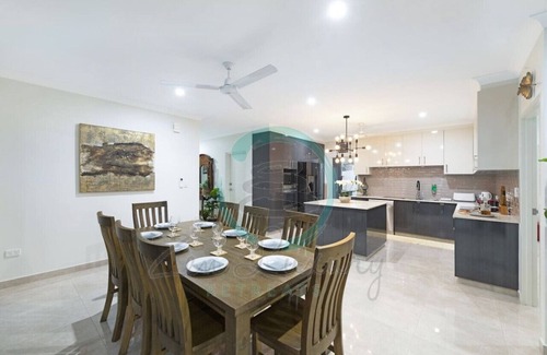 Muirhead House | Zenhouse Stylish: Lawn ~ Workspace ~ OutdoorDining