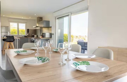 La Roche-Blanche House | Zenith d'Auvergne pool house in Clermont Ferrand, ideal for families