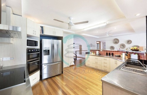 Durack RV Rental | ZenLux (Durack) Picturesque & Tranquil ~ Pool ~ BBQ ~ Golf Course!